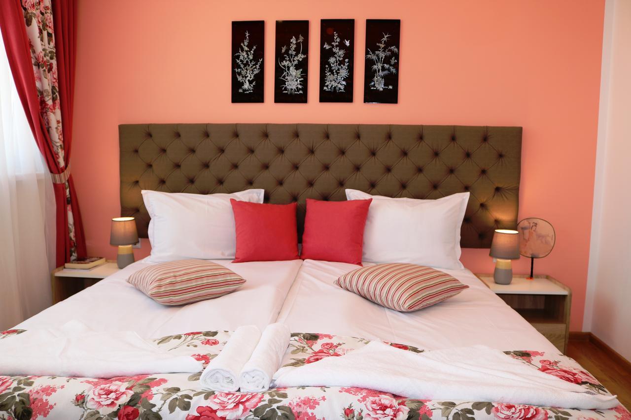 Sea Port Celebrity Apartment - Lets4Holiday Varna Exterior photo