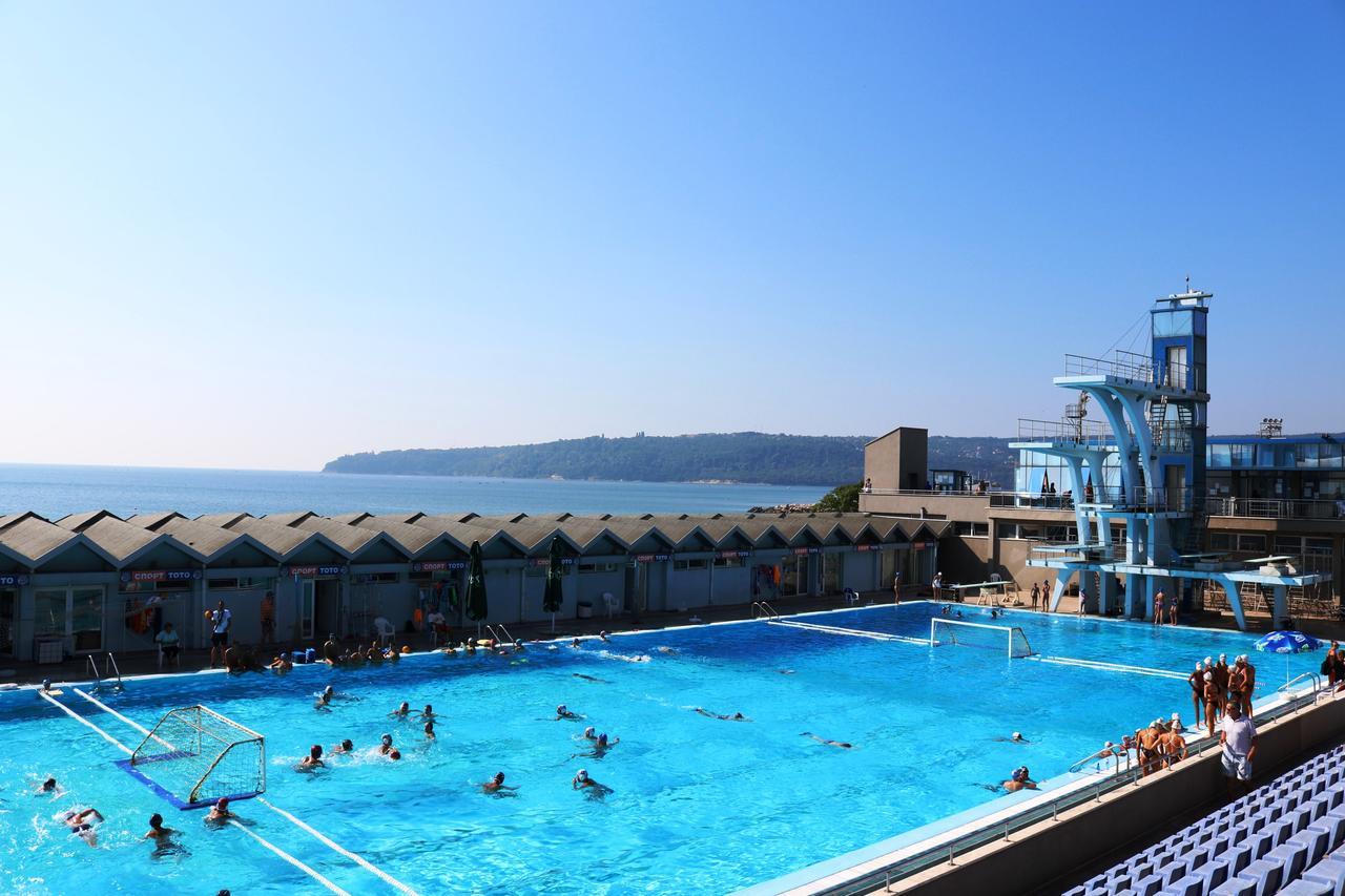 Sea Port Celebrity Apartment - Lets4Holiday Varna Exterior photo